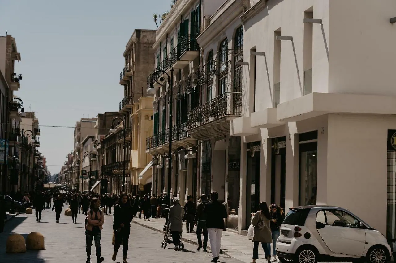 White Rooms Reggio Calabria 2*,  Italia